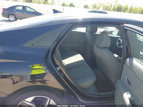KMHLS4AG5PU433869 2023 HYUNDAI ELANTRA - Image 8
