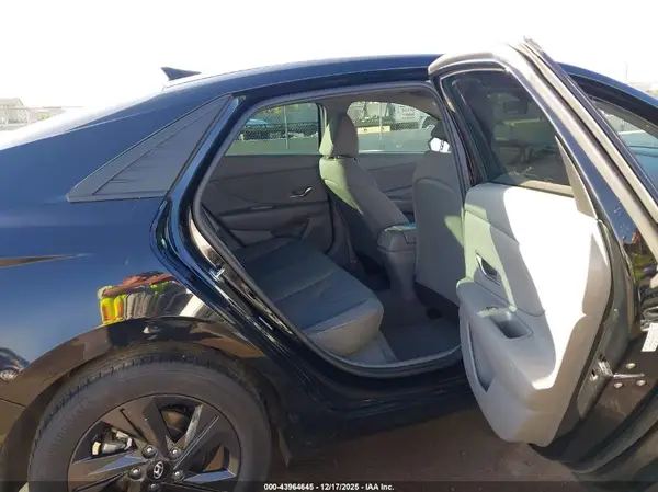 KMHLS4AG6NU217252 2022 HYUNDAI ELANTRA - Image 8