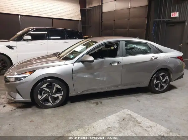 2023 HYUNDAI ELANTRA auction photo 6