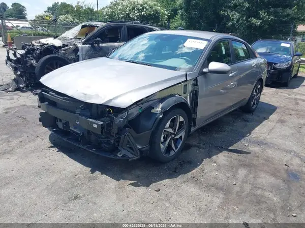 KMHLS4AG6PU592559 2023 HYUNDAI ELANTRA - Image 2