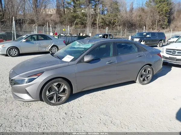 KMHLS4AG7PU444324 2023 HYUNDAI ELANTRA - Image 2