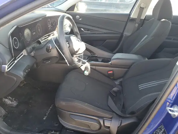 2023 HYUNDAI ELANTRA auction photo 7