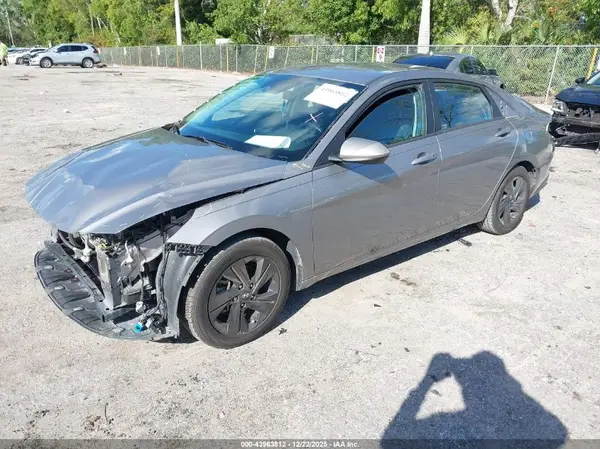 KMHLS4AG9NU250049 2022 HYUNDAI ELANTRA - Image 2