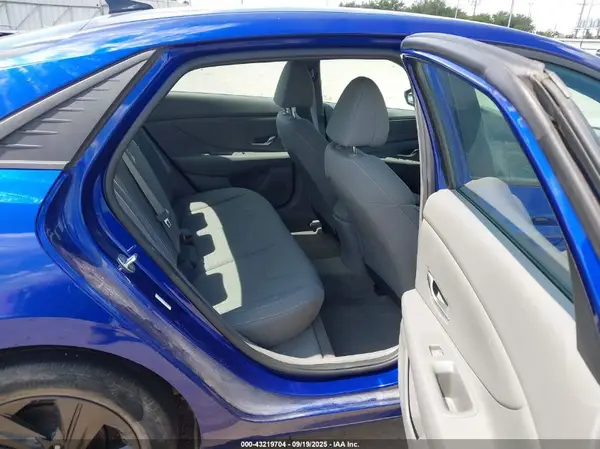 KMHLS4AGXNU244809 2022 HYUNDAI ELANTRA - Image 8