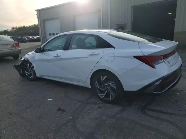 KMHLS4DG3RU812271 2024 HYUNDAI ELANTRA - Image 2