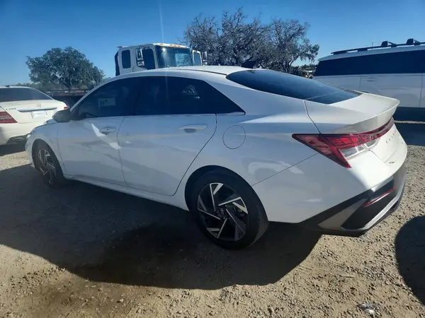 KMHLS4DG4RU689452 2024 HYUNDAI ELANTRA - Image 2