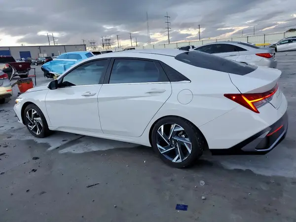 KMHLS4DG4RU820427 2024 HYUNDAI ELANTRA - Image 2