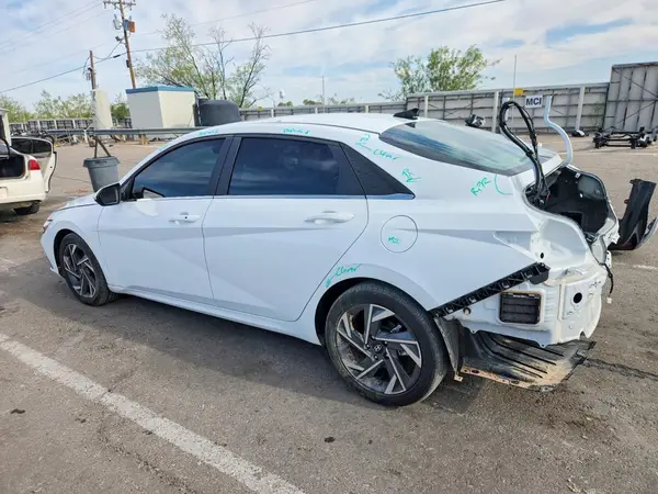 KMHLS4DG4RU851905 2024 HYUNDAI ELANTRA - Image 2