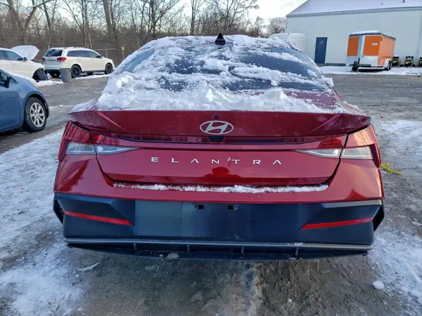 2025 HYUNDAI ELANTRA auction photo 6