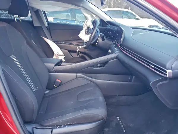 2025 HYUNDAI ELANTRA auction photo 7