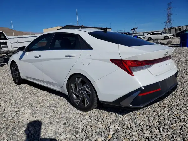 KMHLS4DG5RU739789 2024 HYUNDAI ELANTRA - Image 2