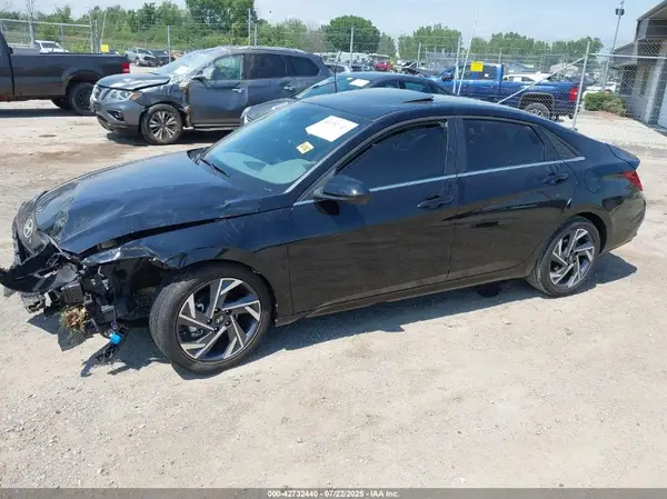 KMHLS4DG5SU897717 2025 HYUNDAI ELANTRA - Image 2