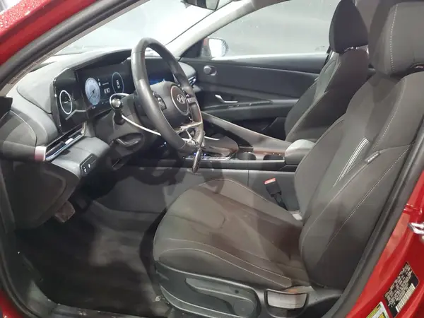 2025 HYUNDAI ELANTRA auction photo 7