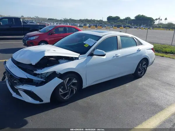 KMHLS4DG6RU642696 2024 HYUNDAI ELANTRA - Image 2