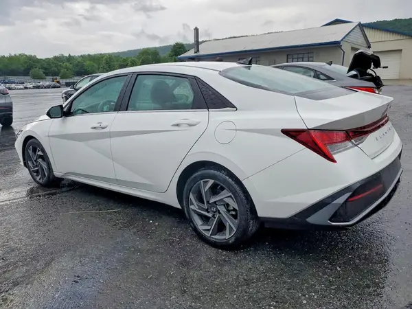 KMHLS4DG6RU753121 2024 HYUNDAI ELANTRA - Image 2