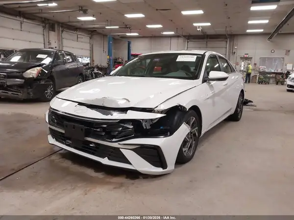 KMHLS4DG6RU830182 2024 HYUNDAI ELANTRA - Image 2