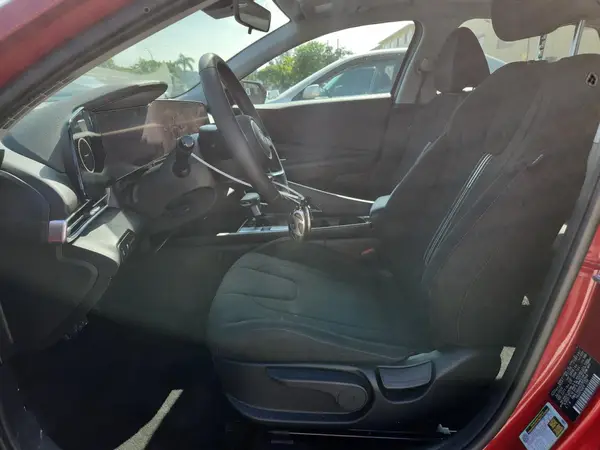 2025 HYUNDAI ELANTRA auction photo 7