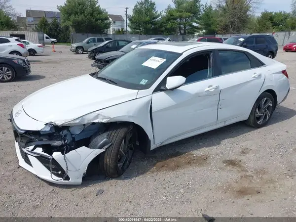 KMHLS4DG7SU913965 2025 HYUNDAI ELANTRA - Image 2