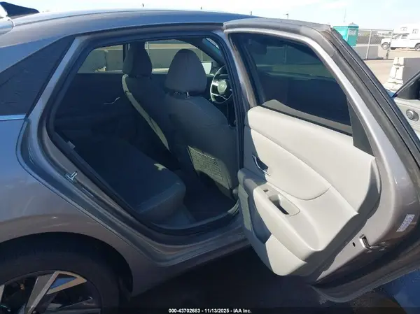 KMHLS4DG8RU691236 2024 HYUNDAI ELANTRA - Image 8