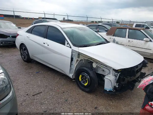 KMHLS4DG8RU770843 2024 HYUNDAI ELANTRA - Image 1