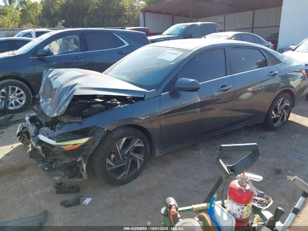 KMHLS4DG9RU743716 2024 HYUNDAI ELANTRA - Image 2
