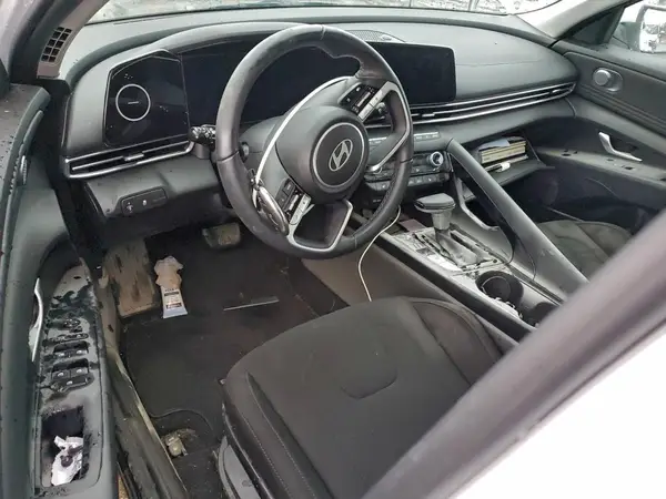 KMHLS4DGXRU643656 2024 HYUNDAI ELANTRA - Image 8