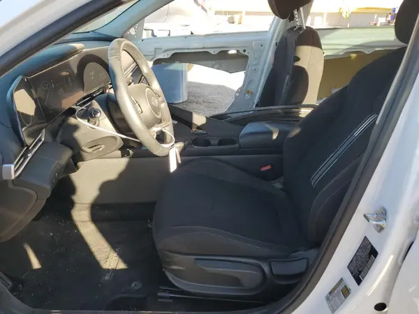 2024 HYUNDAI ELANTRA auction photo 7