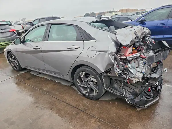 KMHLS4DGXRU746737 2024 HYUNDAI ELANTRA - Image 2