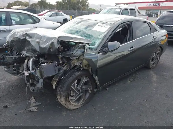 KMHLS4DGXRU793010 2024 HYUNDAI ELANTRA - Image 2