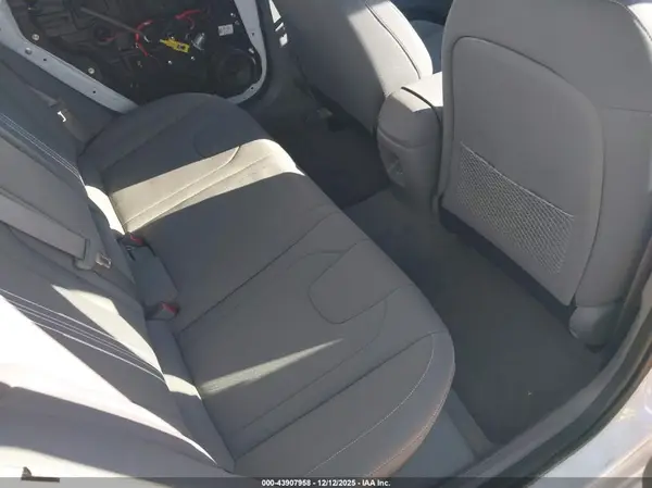 KMHLS4DGXRU807312 2024 HYUNDAI ELANTRA - Image 8
