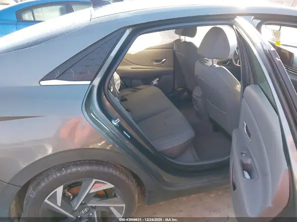KMHLS4DGXSU852546 2025 HYUNDAI ELANTRA - Image 8