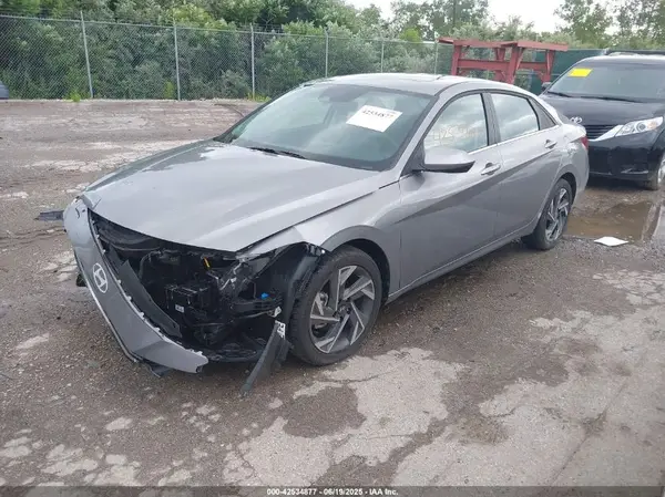 KMHLS4DGXSU860663 2025 HYUNDAI ELANTRA - Image 2