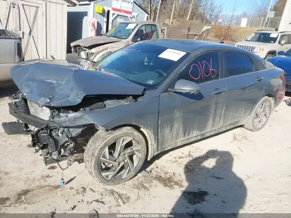 KMHLS4DGXSU876412 2025 HYUNDAI ELANTRA - Image 2