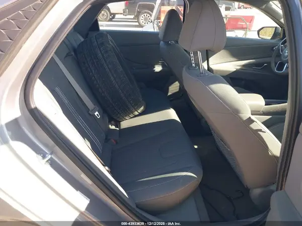 KMHLS4DGXSU878290 2025 HYUNDAI ELANTRA - Image 8
