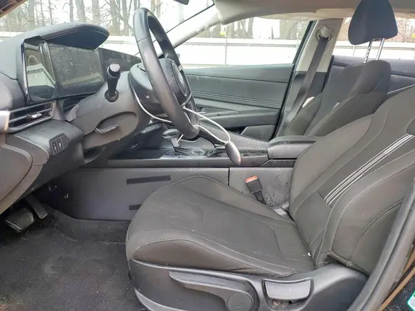 2025 HYUNDAI ELANTRA auction photo 7