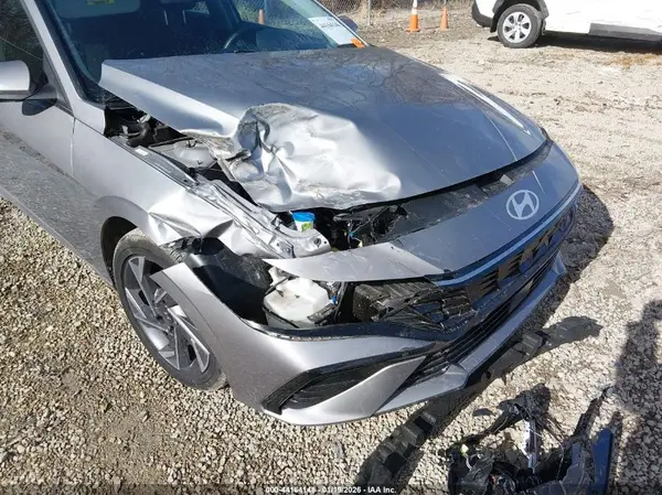 2025 HYUNDAI ELANTRA auction photo 6