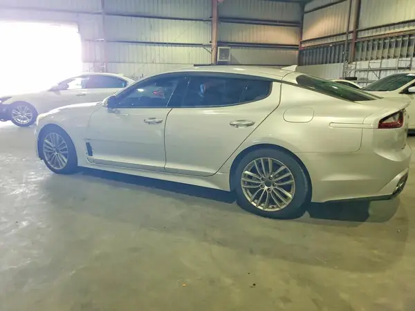 KNAE15LA0J6011094 2018 KIA STINGER - Image 2