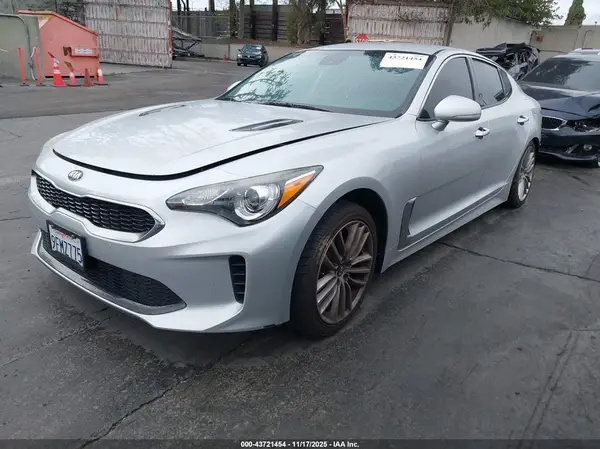 KNAE15LA1J6040880 2018 KIA STINGER - Image 2