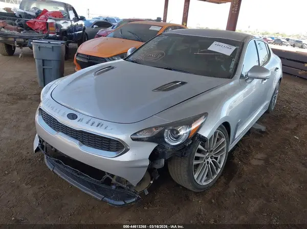 KNAE15LA2J6011324 2018 KIA STINGER - Image 2