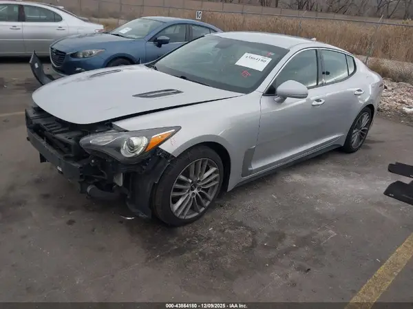KNAE15LA2J6035980 2018 KIA STINGER - Image 2