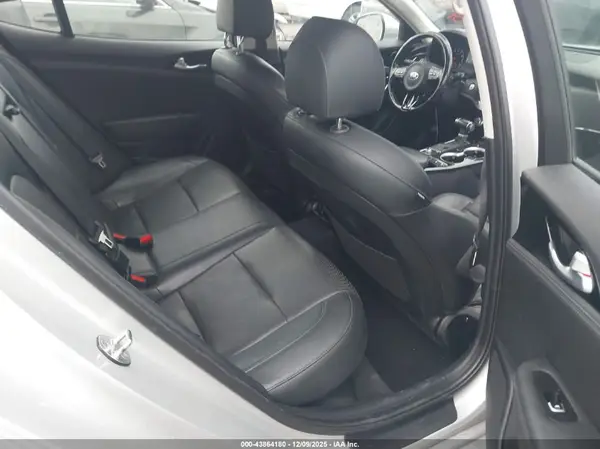 KNAE15LA2J6035980 2018 KIA STINGER - Image 8