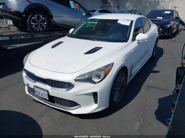 KNAE15LA2J6041245 2018 KIA STINGER - Image 2