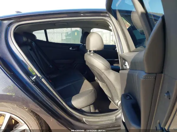KNAE15LA2K6066082 2019 KIA STINGER - Image 8