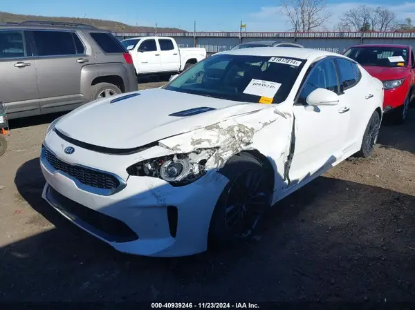 KNAE15LA3J6035700 2018 KIA STINGER - Image 2