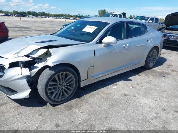 KNAE15LA5J6035665 2018 KIA STINGER - Image 2