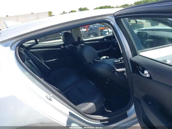 KNAE15LA5J6035665 2018 KIA STINGER - Image 8