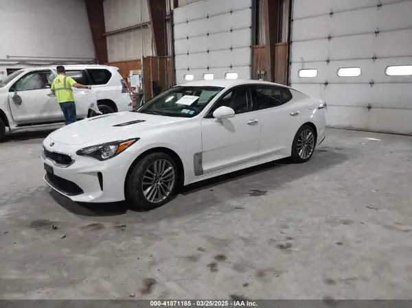 KNAE15LA6J6031821 2018 KIA STINGER - Image 2