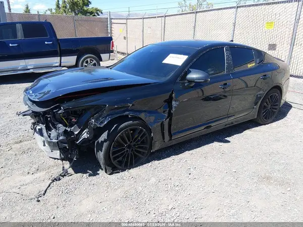 KNAE15LA7J6015353 2018 KIA STINGER - Image 2
