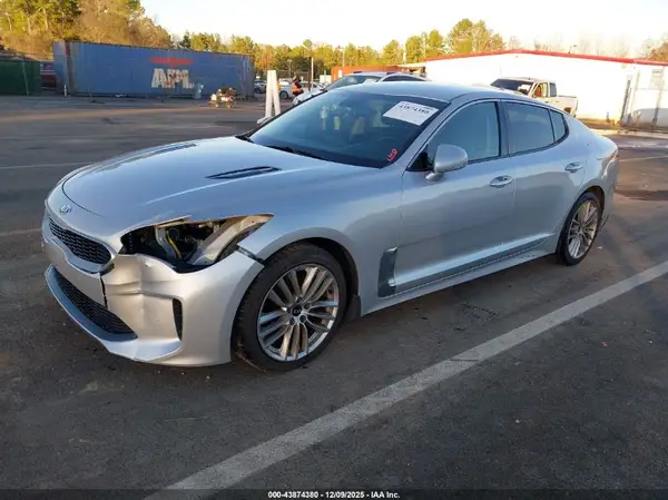 KNAE15LA8J6016513 2018 KIA STINGER - Image 2