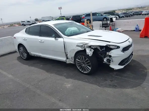 KNAE15LA8J6031125 2018 KIA STINGER - Image 1